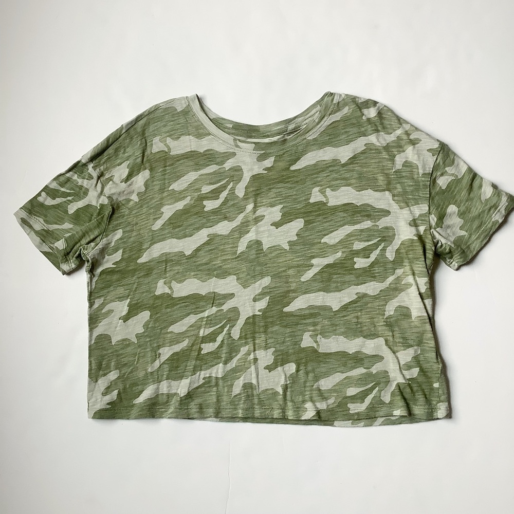 Old Navy Cropped Camo Tee